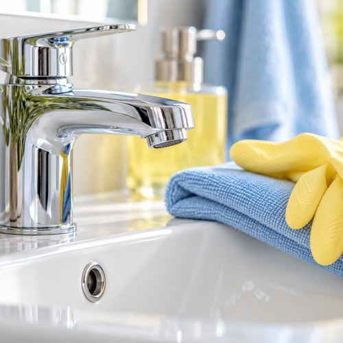 Full Bathroom Cleaning